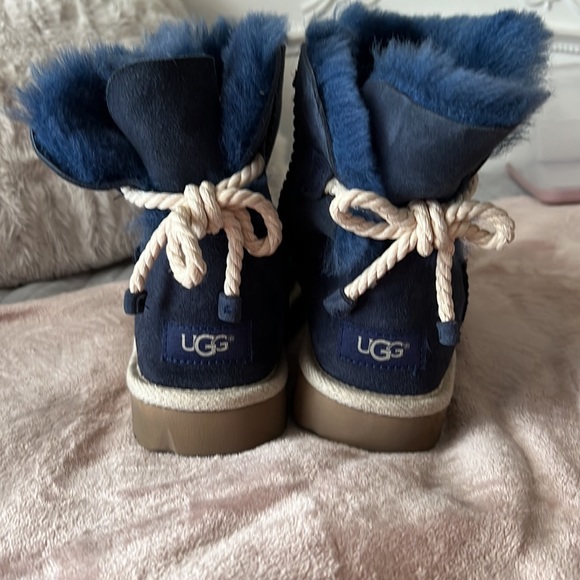 Women's UGG Selene size 7 - Picture 2 of 3